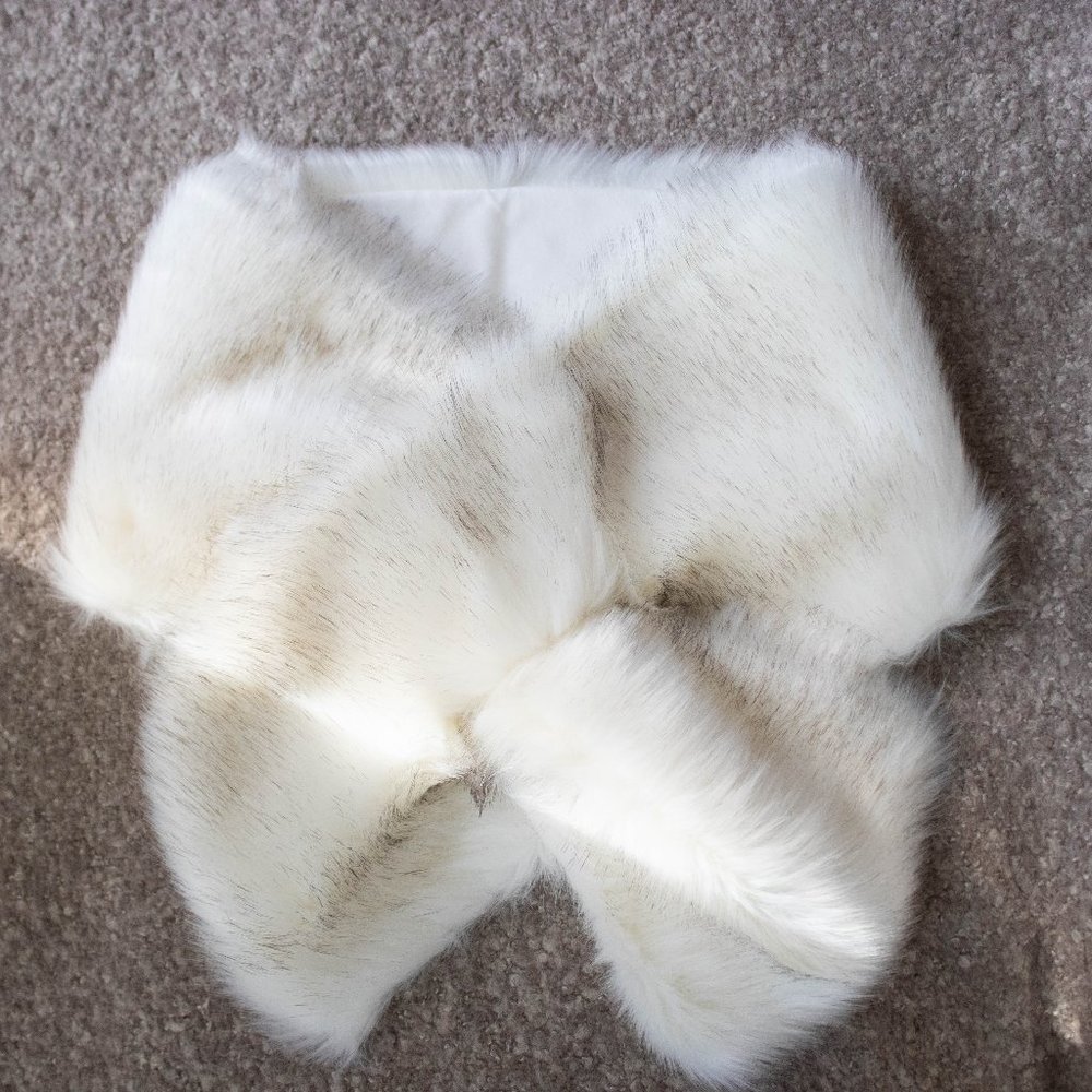 XS NWOT Ivory Faux Fur Wrap with Brown Tips